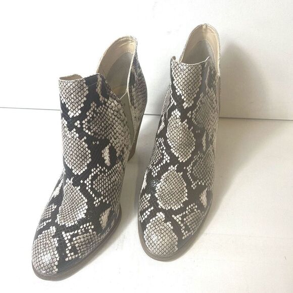 Vince Camuto Ankle Bootie Snake Skin Print Leather Womens 9.5M Heel Pull On Boot - Picture 4 of 12